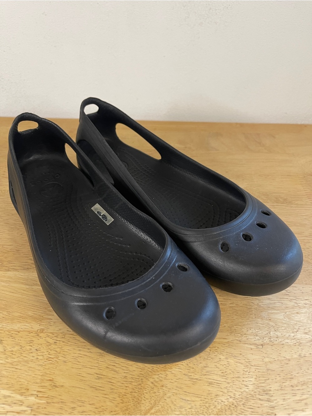 CROCS Women's Kadee Black Slip-On Ballet Flats Size 8